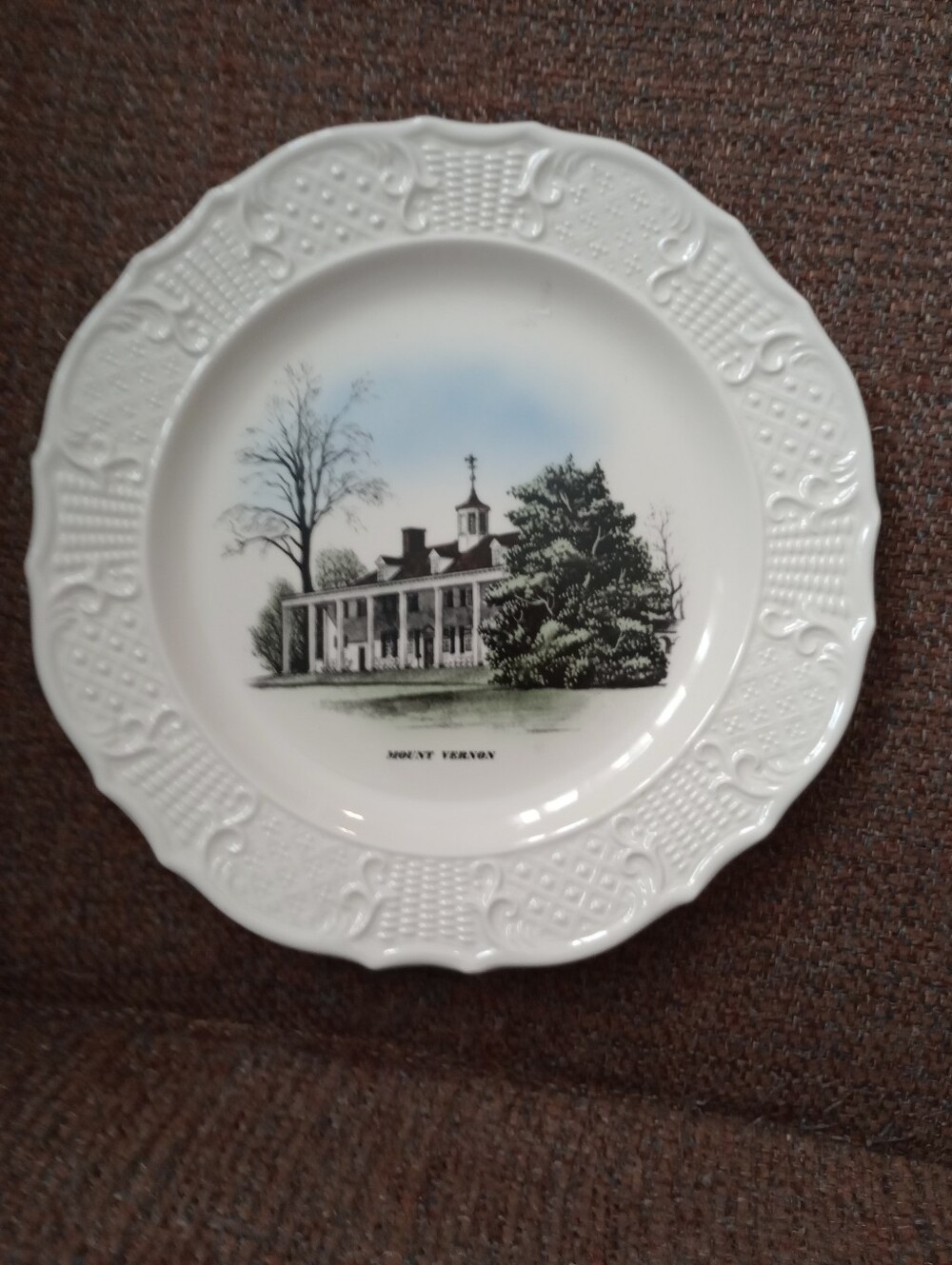 Decorative Mount Vernon White Ceramic Collector Plate By Delano Studios 1962
